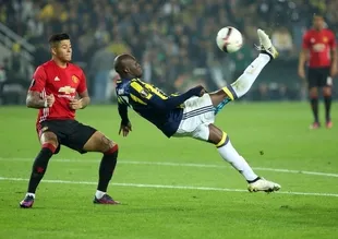 Moussa Sow, UEFA'dan mükafatını aldı