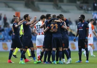 Başakşehir, Adanaspor'u son dakikada yıktı