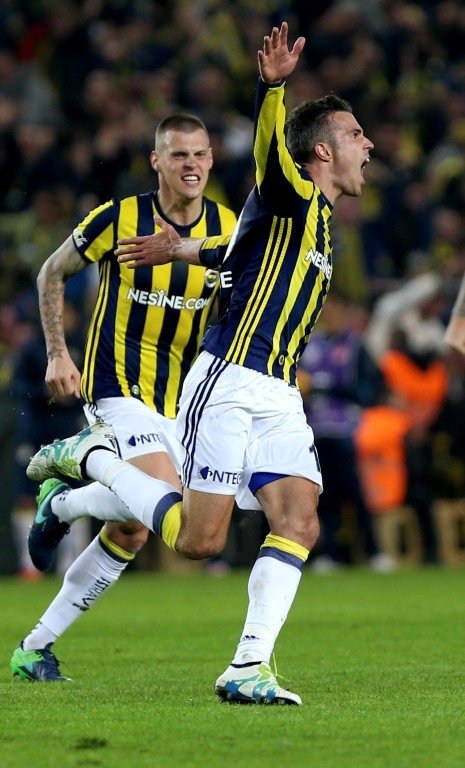 Robin van Persie Fenerbahçe’de kalıyor