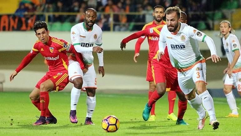 Süper Lig’e hakem hataları damga vurdu