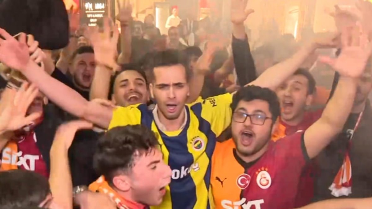 Fenerbahçeli taraftar Galatasaraylılarla şampiyonluk kutladı! Fenerbahçeli taraftar Galatasaraylılarla şampiyonluk kutladı!