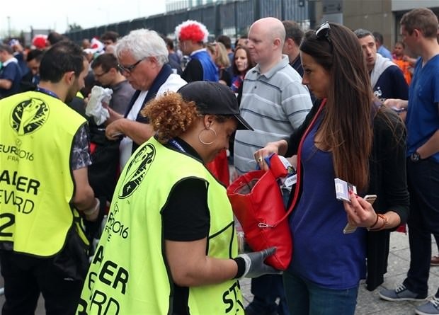 Euro 2016’da açılış nefesleri kesti
