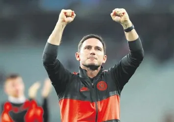 Lampard dört köşe!