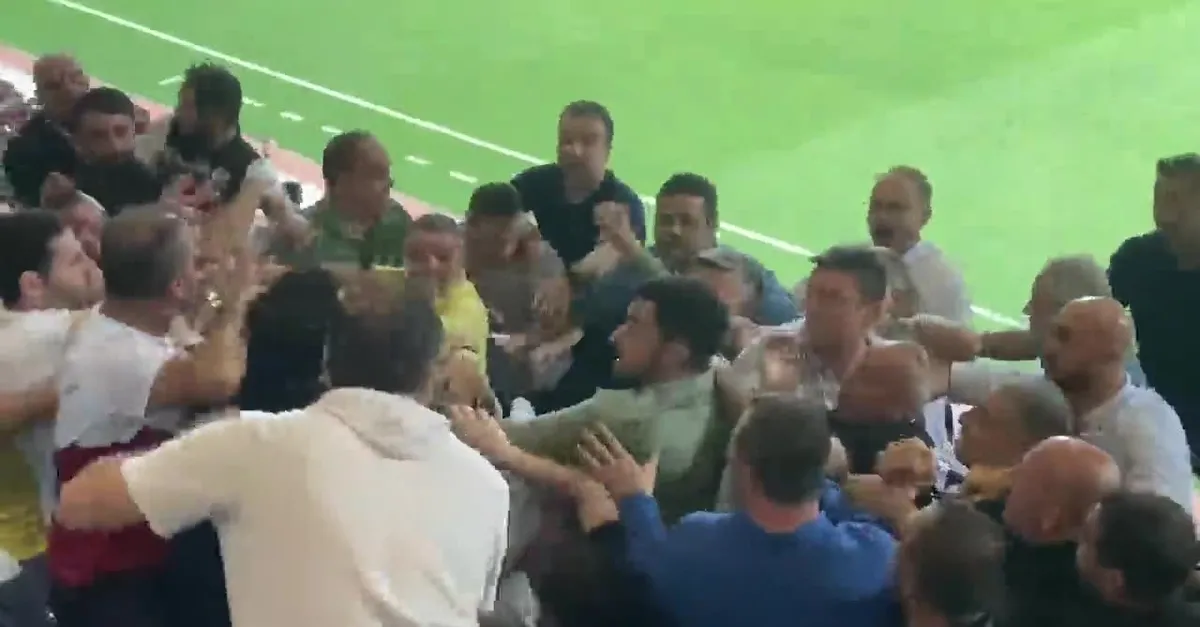 Kasımpaşa - Ankaragücü maçında olay kavga!