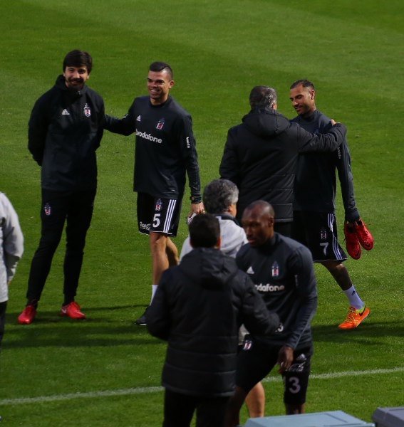 Beşiktaş Antalya’da tam kadro çalıştı