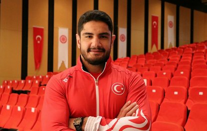 Dünya Güreş Birliği milli sporcu Taha Akgül’ü yılın güreşçisi olarak seçti!