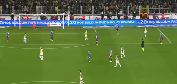Fenerbahçe - Trabzonspor maçında ilginç an! İlk yarının son düdüğünden sonra Miha Zajc... - 2