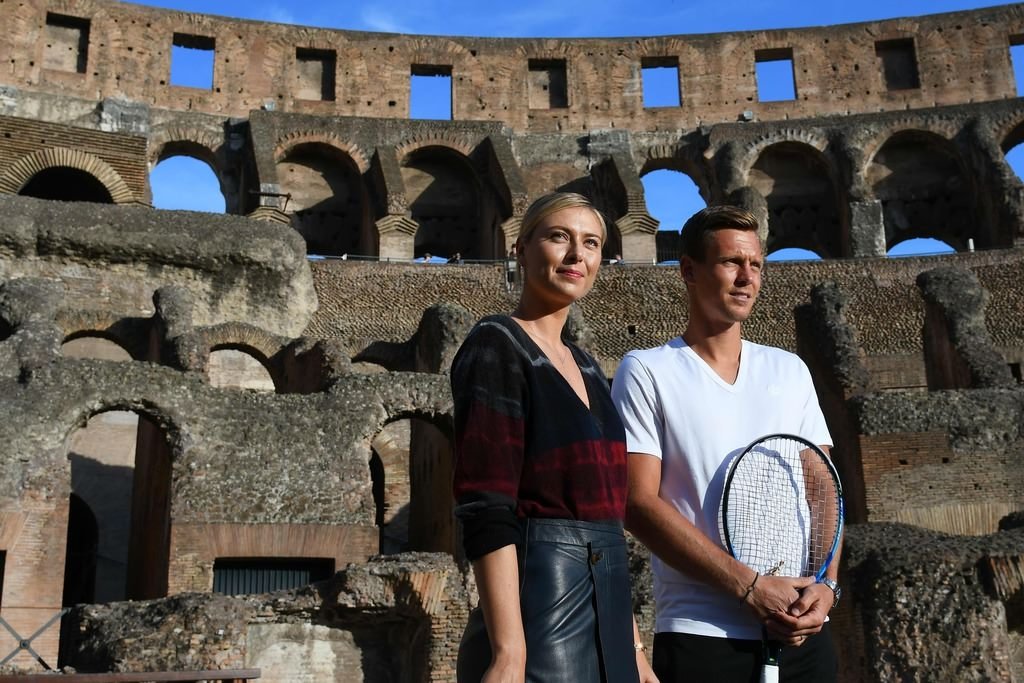Sharapova, Kolezyum’u gezdi