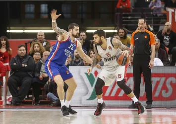 Anadolu Efes, Komşu'da sonunu getiremedi