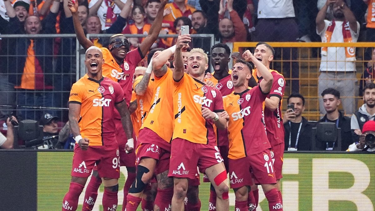 Galatasaray'dan selfie paylaşımı! Galatasaray'dan selfie paylaşımı!