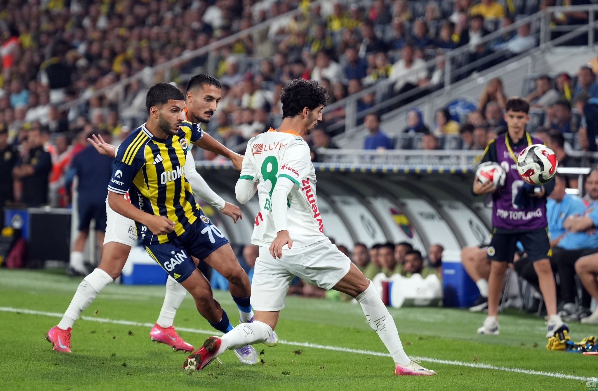 Kadıköy'de Nefes Kesen Kapışma: Fenerbahçe - Alanyaspor 2-2 Berabere Kaldı