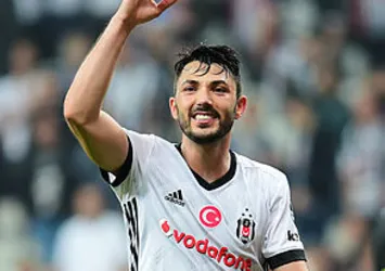 Roma Tolgay'ın peşinde