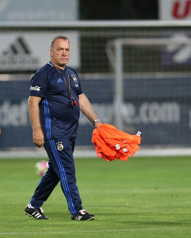 Fenerbahçeli futbolcular Advocaat’tan rahatsız