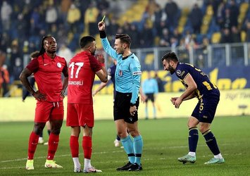 Ankara derbisinde sahalarda ender görülen an!
