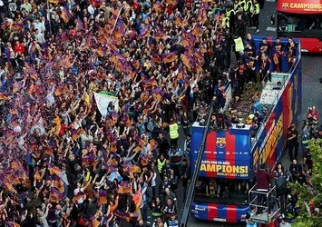 Barcelona şampiyonluğu kutladı