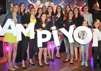 VitrA şampiyonluğu doyasıya kutladı