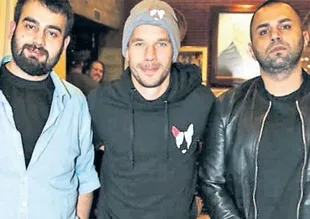 Podolski tartıştığı gazeteciyle barıştı