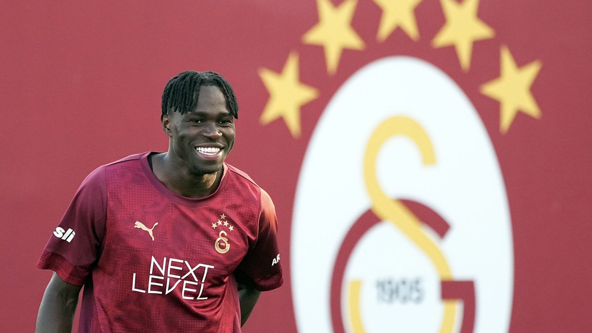Wilfried Singo Galatasaray ile ilk antrenmanına çıktı! Wilfried Singo Galatasaray ile ilk antrenmanına çıktı!