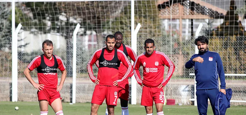 Lider Sivasspor dolu dizgin