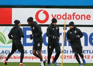 Beşiktaş'ın iki yıldızı derbide yok!