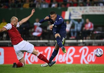 Mbappe Fransa'yı ipten aldı!