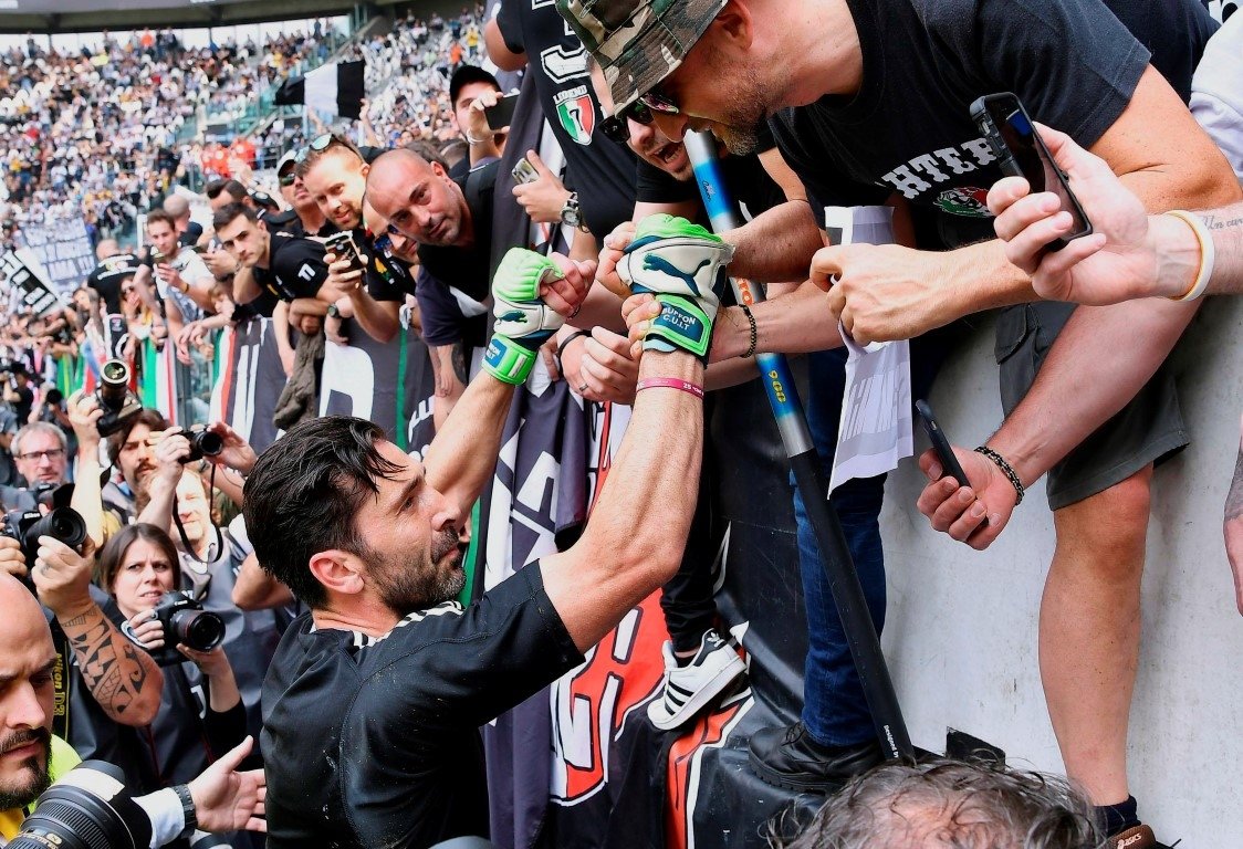 Buffon, gözyaşları içinde Juventus kariyerini noktaladı