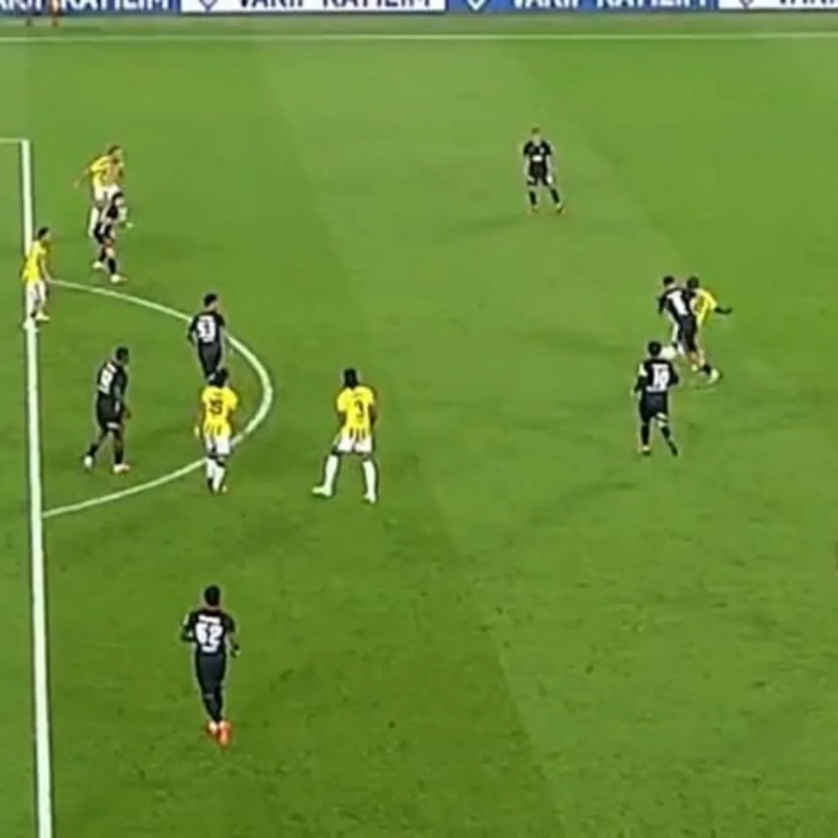 Kadıköy’de gol sevinci kısa sürdü! İrfan Can Kahveci ofsayta takıldı