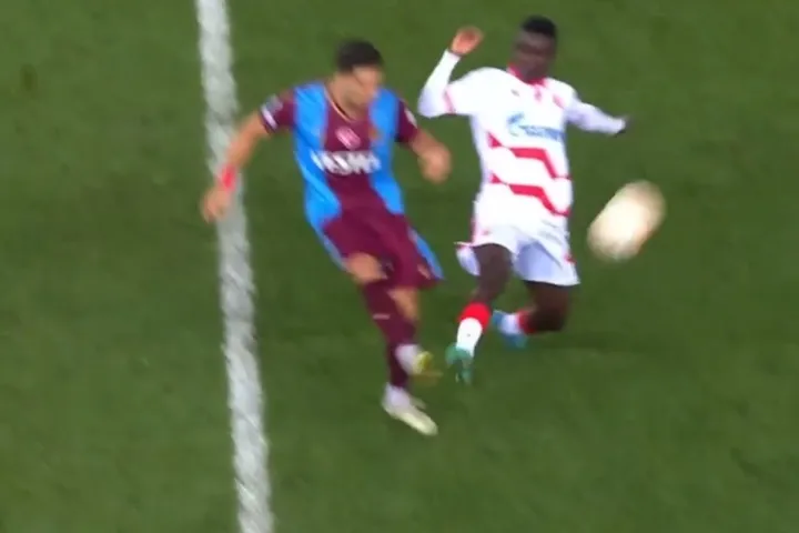 Trabzonspor - Kızılyıldız maçında kırmızı kart çıktı! - 3