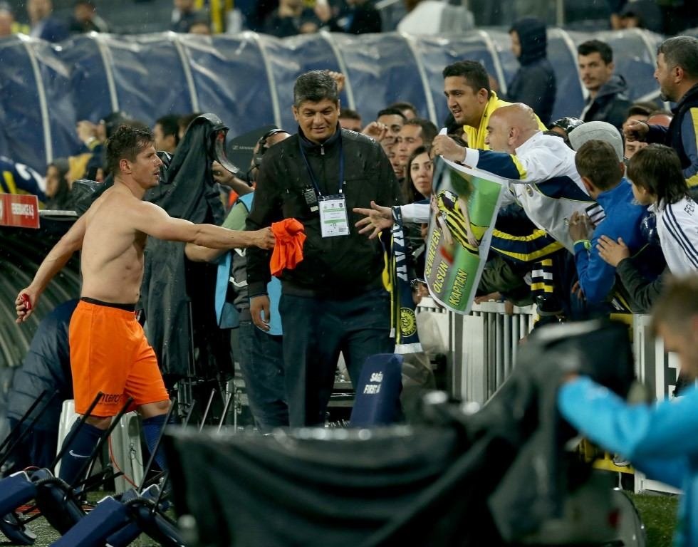 Emre Belözoğlu, Fenerbahçe taraftarına gitti