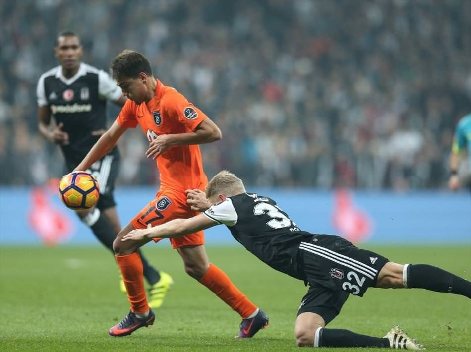 Süper Lig’e hakem hataları damga vurdu