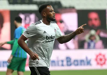 Larin tarihe geçti! Attığı 4 golle...