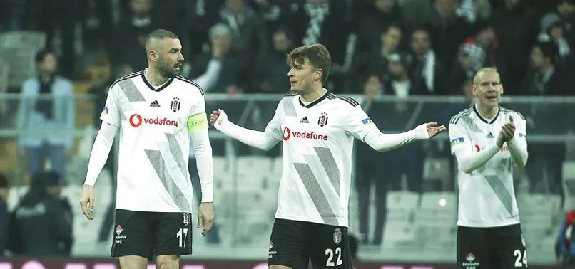 Karanlık kuruldu geceye