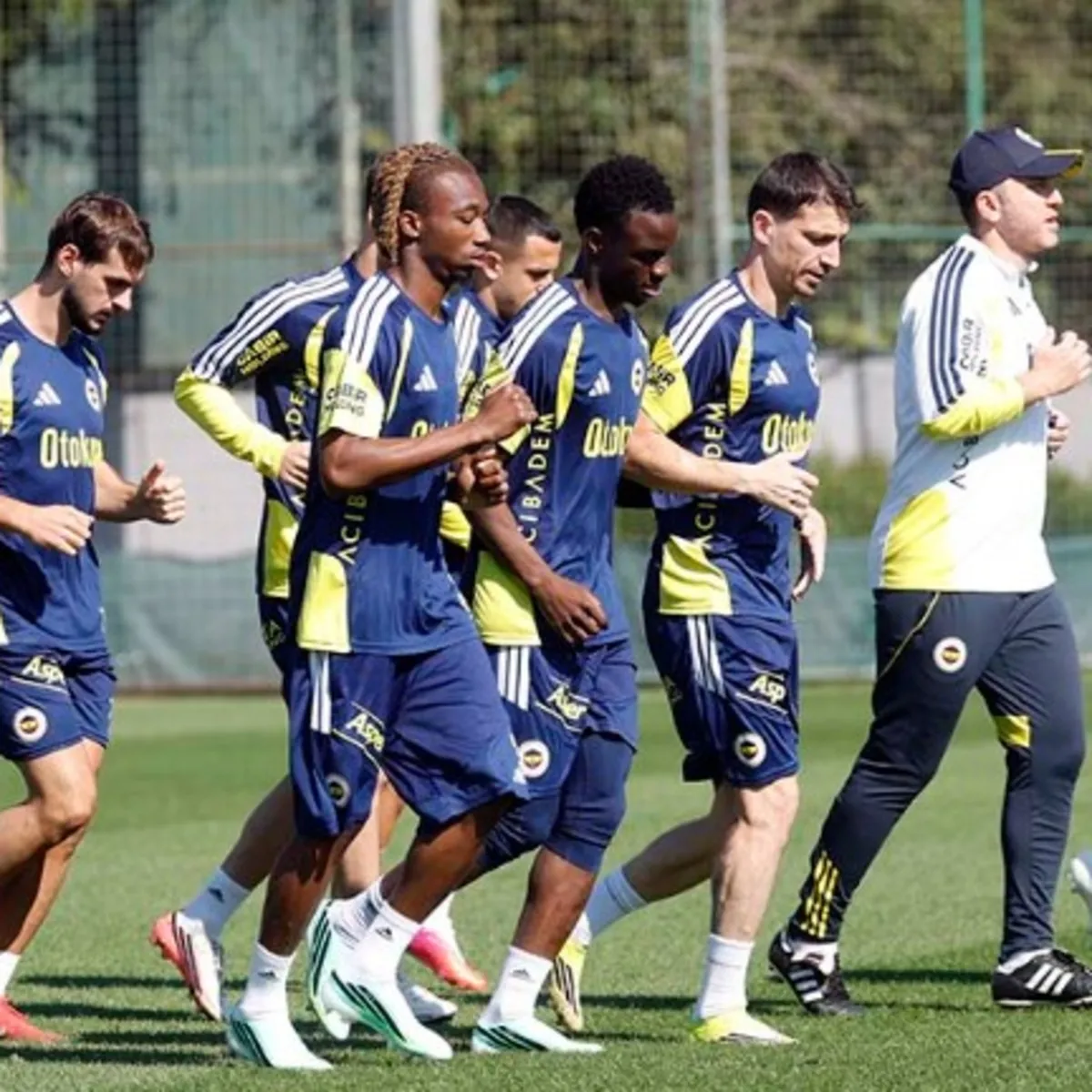 Fenerbahçe, Aston Villa maçı hazırlıklarına başladı