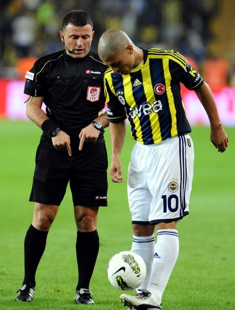 Alex de Souza ağzını fena bozdu!