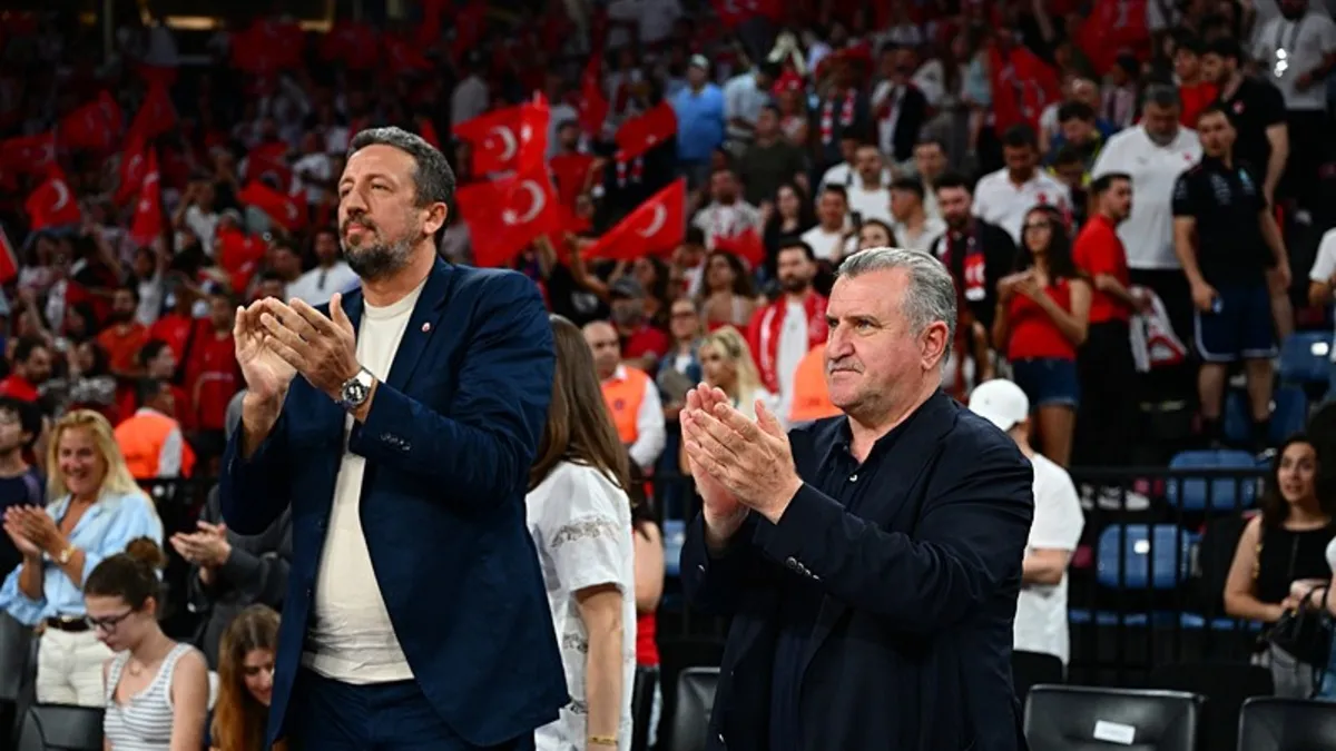 Gençilk ve Spor Bakanı Osman Aşkın Bak ve TBF Başkanı Hidayet Türkoğlu'ndan 12 Dev Adam'a tebrik