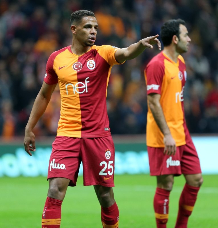 Galatasaray’da orta saha sil baştan!