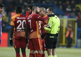 ‘Düdüğünü as Cüneyt Çakır’