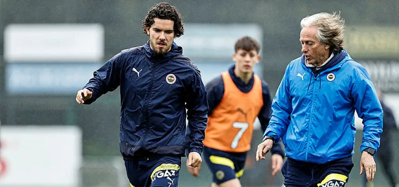Fenerbahçe Antalyaspor'u konuk ediyor!