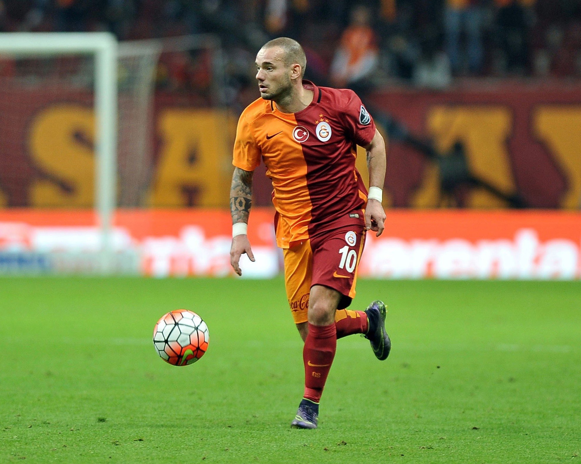 Galatasaray’da Sneijder depremi!