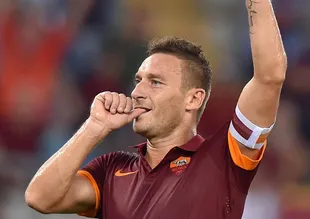 Roma, 40 yaşındaki Totti ile sözleşme yeniledi