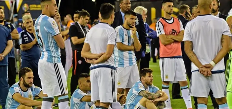 Lionel Messi'den sonra Agüero, Lavezzi ve Higuain de bırakıyor