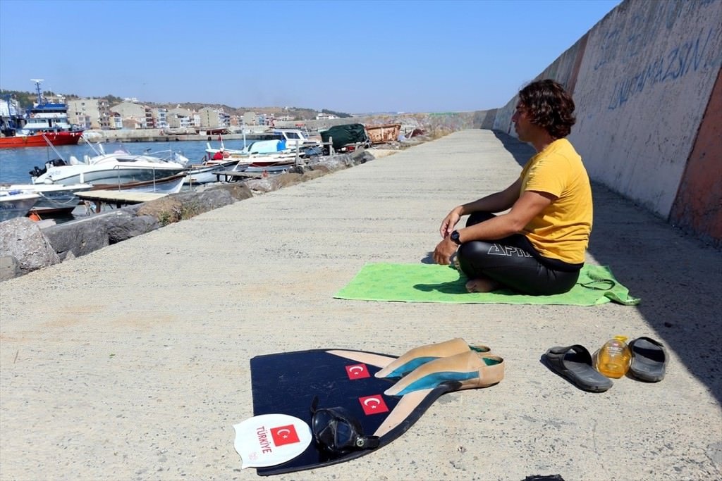 Çocukluğunda düştüğü denizden dünya rekoruyla çıktı