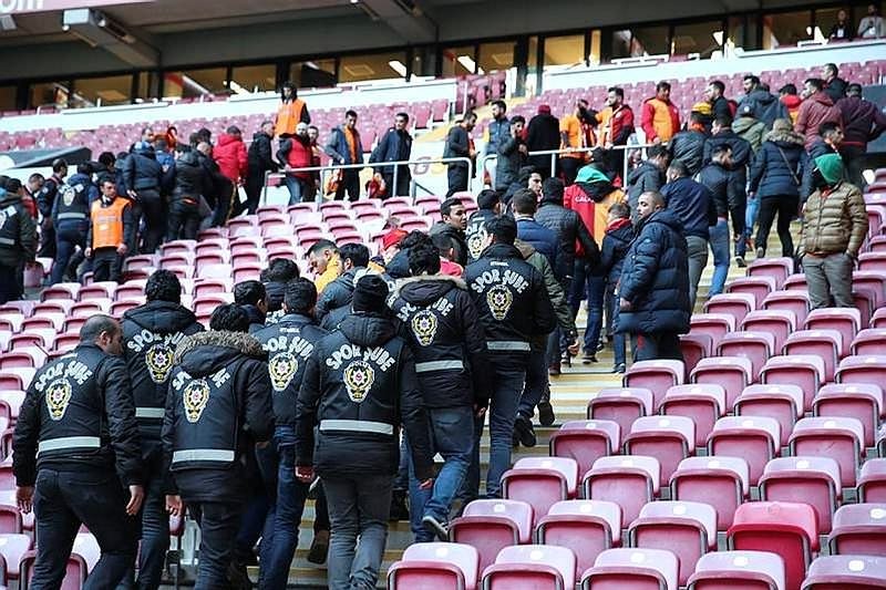 Maçın ertelenme nedeni o ihbar!