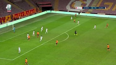 Galatasaray Alanyaspor maçında direği geçemedi