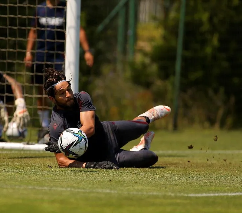 Muhammet Taha Tepe Trabzonspor-Gaziantep FK maçına motosikletle yetişti! Erce Kardeşler sakatlanınca... - 1