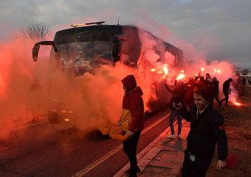 G.Saray'a meşaleli karşılama!