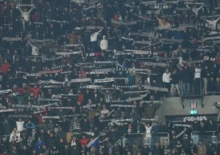 Vodafone Arena'da Aziz Yıldırım tezahüratları