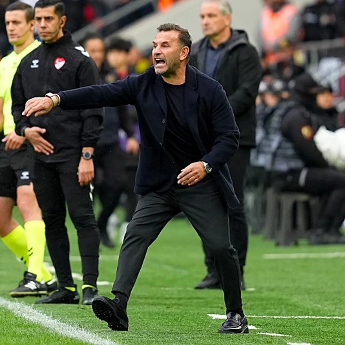 Okan Buruk'tan Gençlerbirliği maçı sonrası zemine tepki
