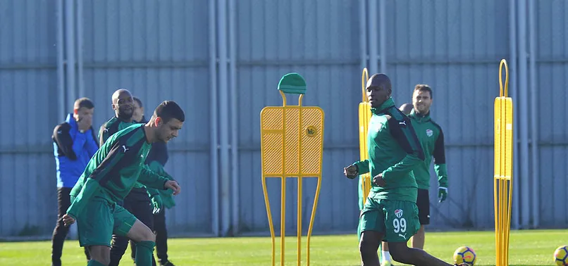 Moussa Sow takımla çalıştı