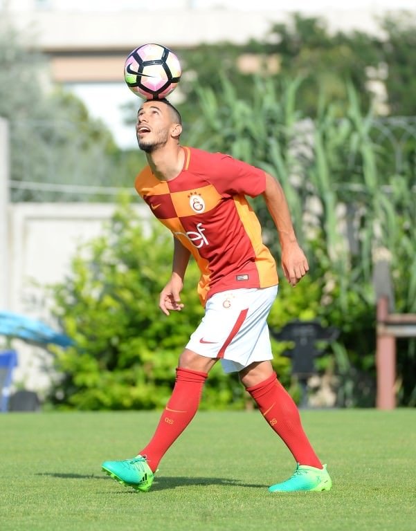 Taraftar sordu, Belhanda cevapladı
